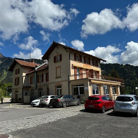 ホテル Buffet De La Gare モントルー エクステリア 写真